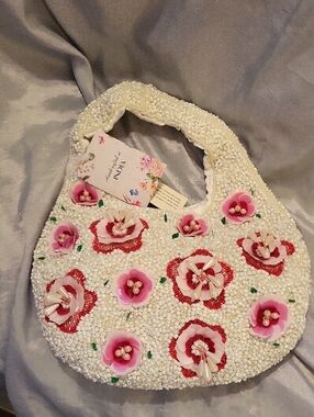 Handcrafted In India Flower White Beaded Bag Bnwt Rt Hs